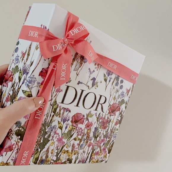 Dior | Spring Gift Box and Packaging - Picture 2 of 4